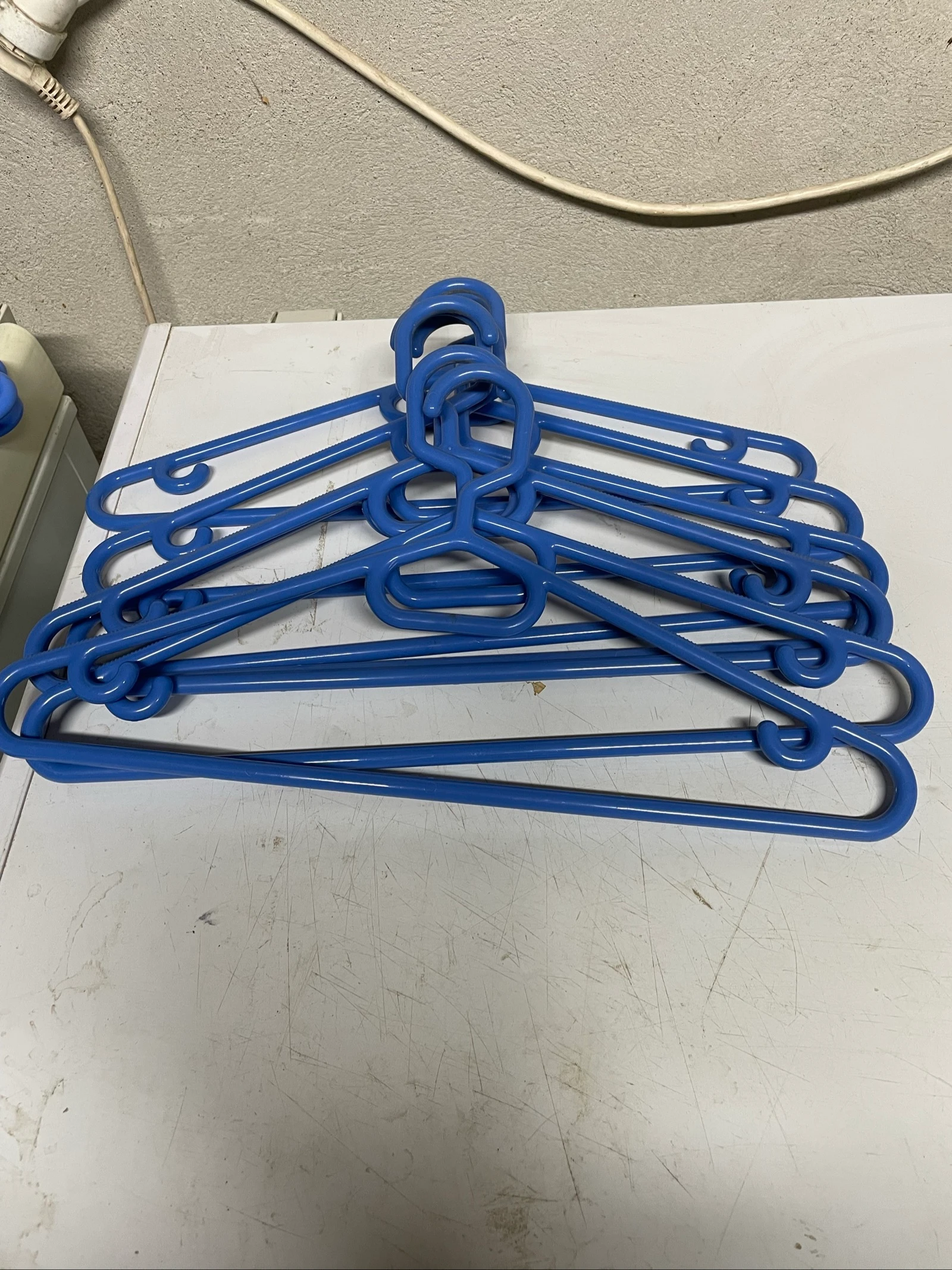 Hangers – photo 3